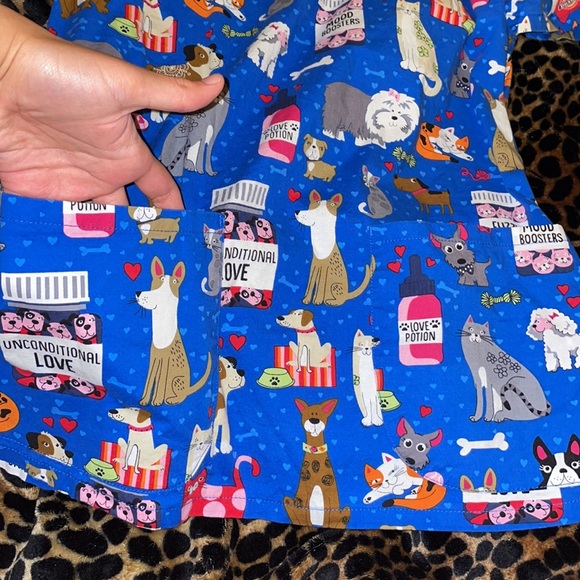 Scrub Top - Picture 3 of 4